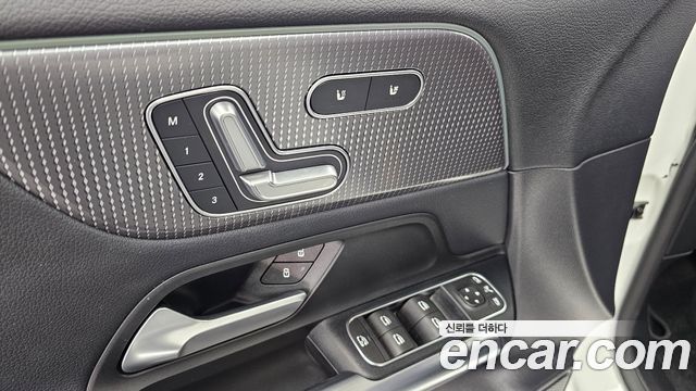 Mercedes-Benz EQA 2022 — photo 34