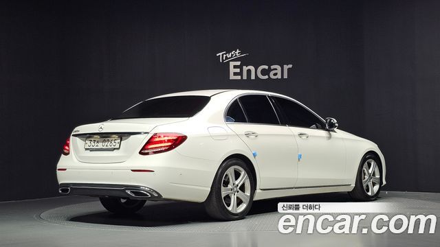 Mercedes-Benz E-Class 2017 — photo 2