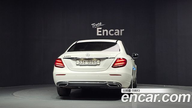Mercedes-Benz E-Class 2017 — photo 4