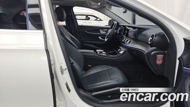 Mercedes-Benz E-Class 2017 — photo 11