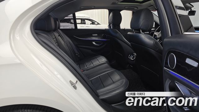 Mercedes-Benz E-Class 2017 — photo 12