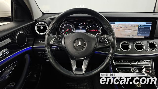 Mercedes-Benz E-Class 2017 — photo 13