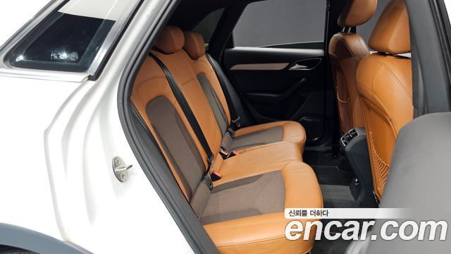 Audi Q3 2016 — photo 11