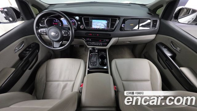 Kia Canival 2015 — photo 7