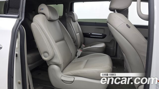 Kia Canival 2015 — photo 12
