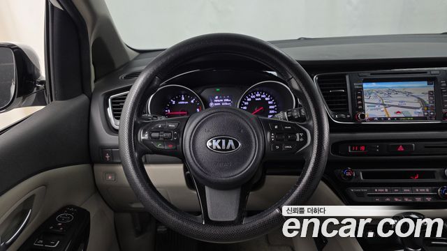 Kia Canival 2015 — photo 13