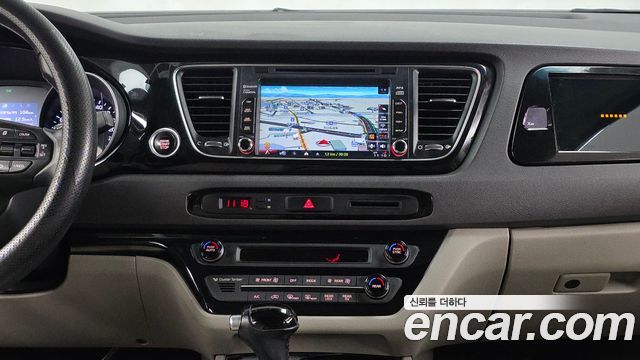 Kia Canival 2015 — photo 14
