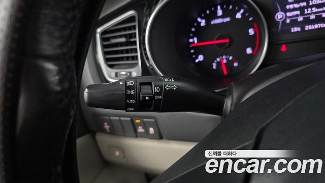 Kia Canival 2015 — photo 16