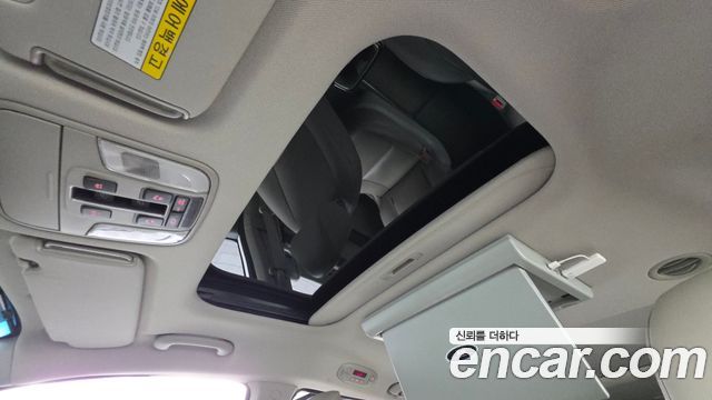 Kia Canival 2015 — photo 17