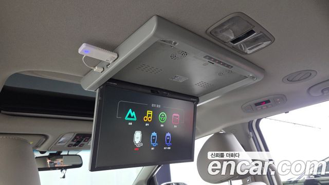 Kia Canival 2015 — photo 18