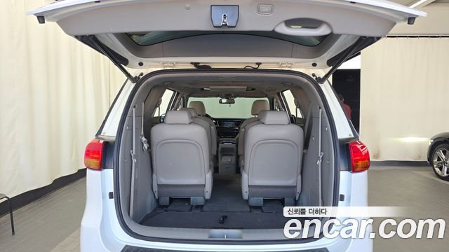 Kia Canival 2015 — photo 20