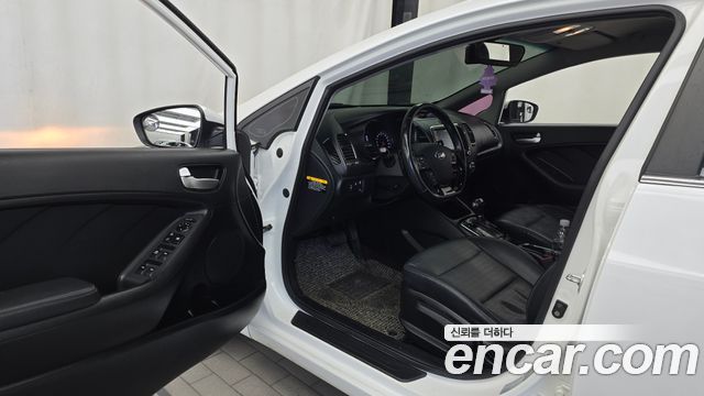 Kia K3 2016 — photo 10