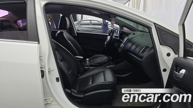 Kia K3 2016 — photo 11