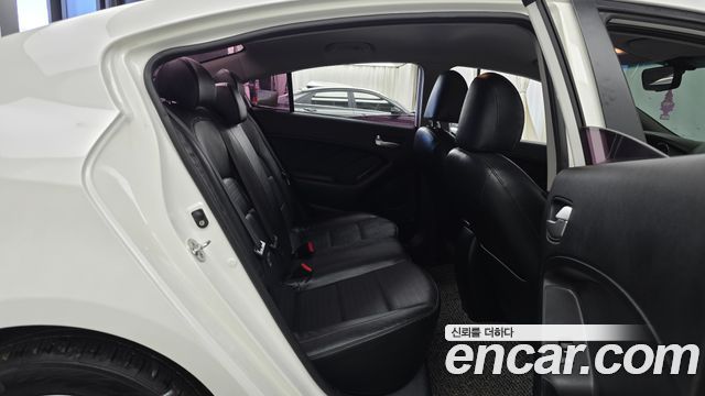 Kia K3 2016 — photo 12