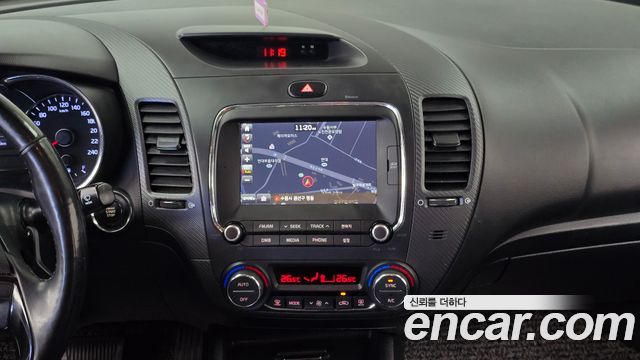 Kia K3 2016 — photo 14