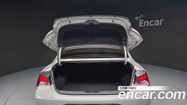 Hyundai AVANTE 2021 — photo 26