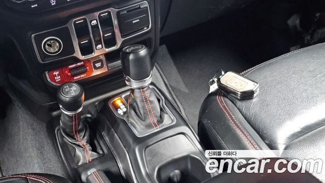 Jeep Wrangler 2018 — photo 12