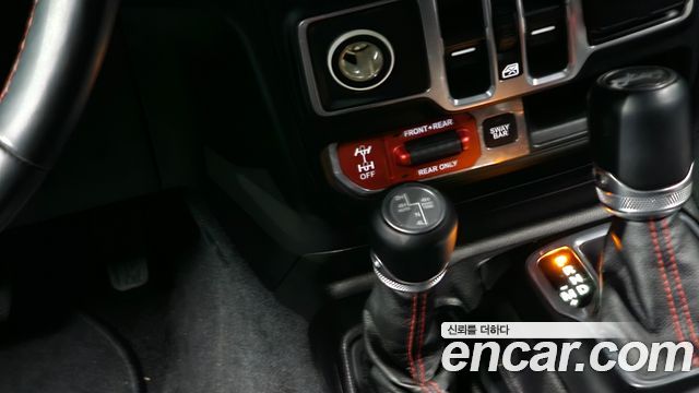 Jeep Wrangler 2018 — photo 23
