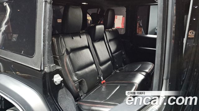 Jeep Wrangler 2018 — photo 24