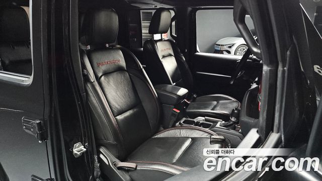 Jeep Wrangler 2018 — photo 25