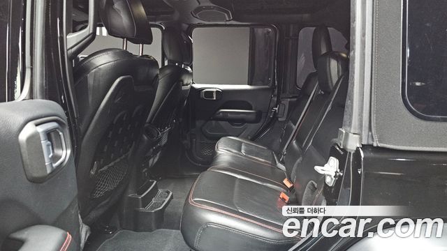 Jeep Wrangler 2018 — photo 16