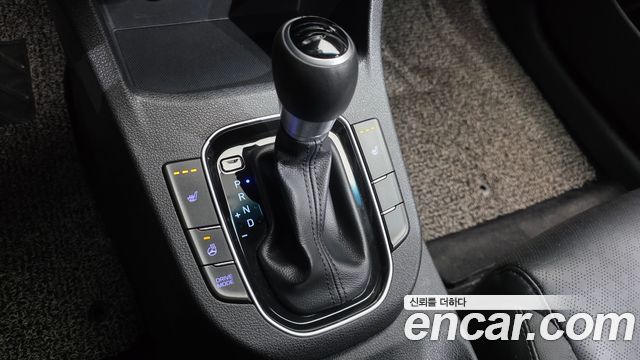 Hyundai i30 2018 — photo 12