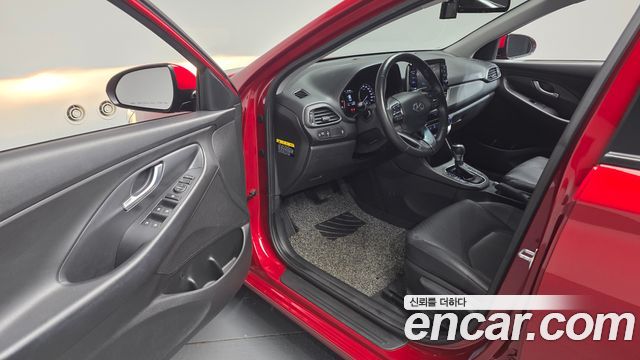 Hyundai i30 2018 — photo 13