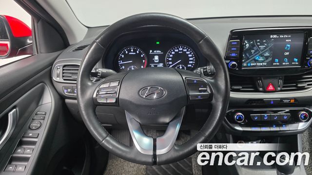 Hyundai i30 2018 — photo 21