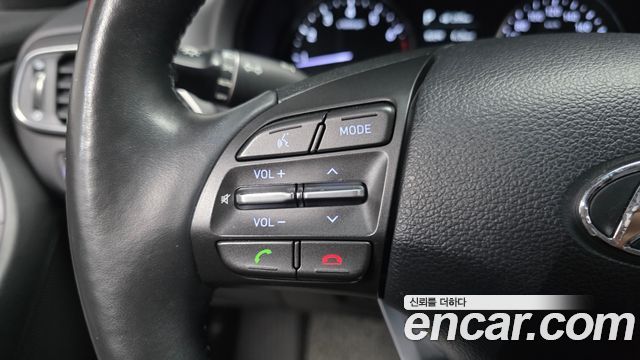 Hyundai i30 2018 — photo 23