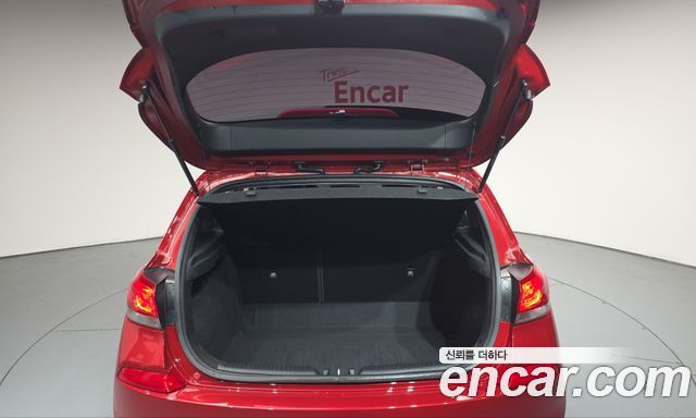 Hyundai i30 2018 — photo 24