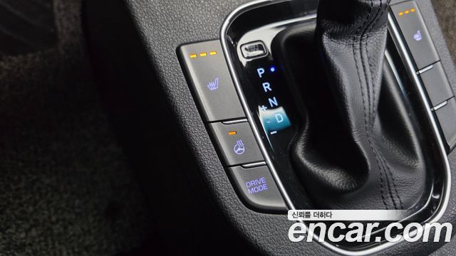 Hyundai i30 2018 — photo 26