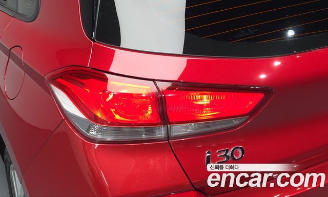 Hyundai i30 2018 — photo 9