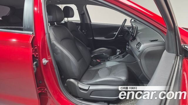 Hyundai i30 2018 — photo 16