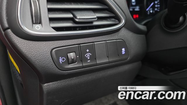 Hyundai i30 2018 — photo 28