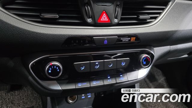 Hyundai i30 2018 — photo 31