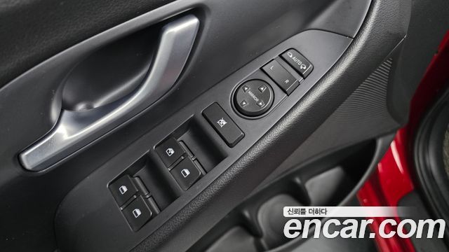 Hyundai i30 2018 — photo 32