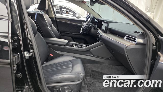 Kia K5 2023 — photo 16