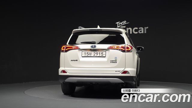 Toyota RAV4 2018 — photo 4