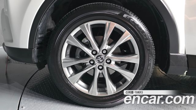 Toyota RAV4 2018 — photo 5