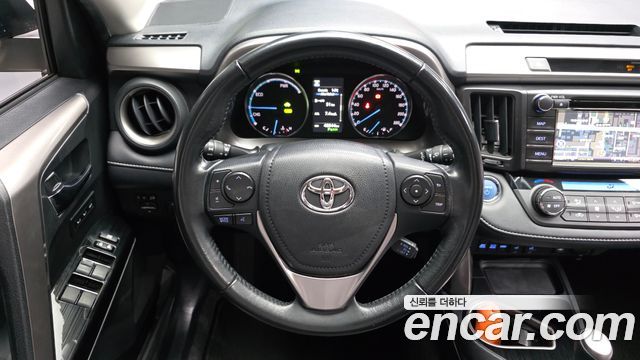Toyota RAV4 2018 — photo 19