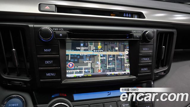 Toyota RAV4 2018 — photo 20