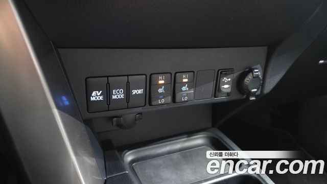 Toyota RAV4 2018 — photo 23