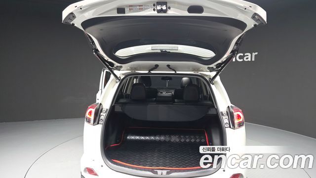 Toyota RAV4 2018 — photo 26