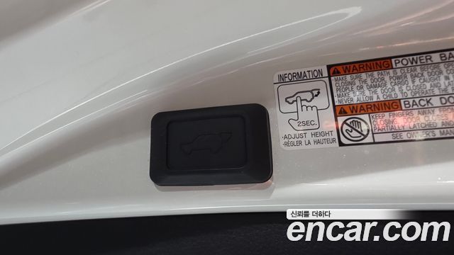 Toyota RAV4 2018 — photo 27