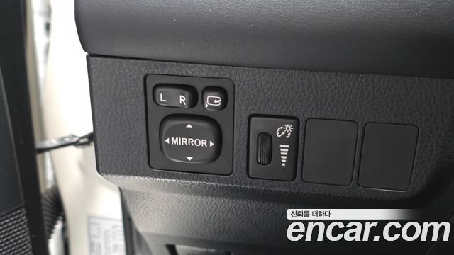 Toyota RAV4 2018 — photo 28