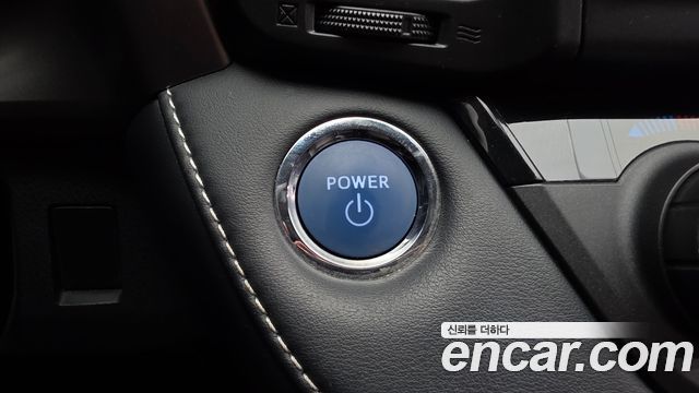 Toyota RAV4 2018 — photo 29