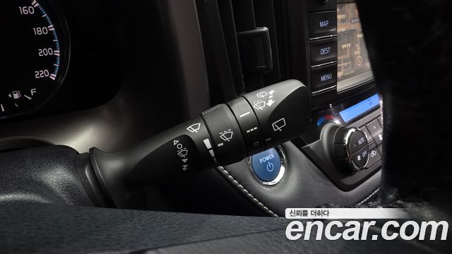 Toyota RAV4 2018 — photo 30