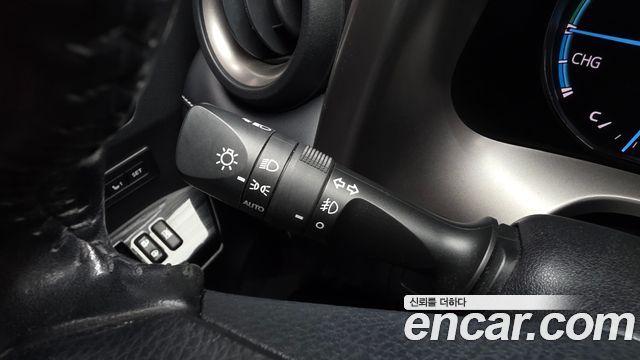 Toyota RAV4 2018 — photo 32