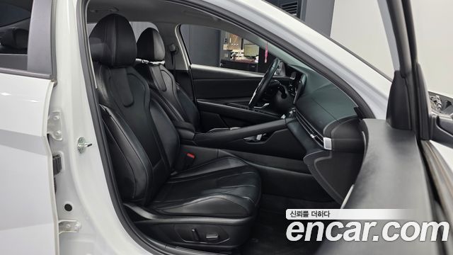 Hyundai AVANTE 2023 — photo 17