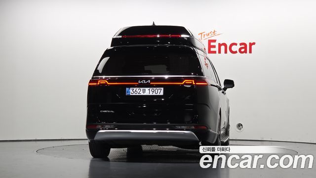 Kia Canival 2023 — photo 4